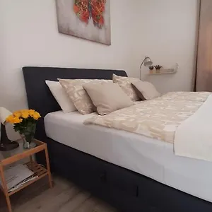 Alma , Pula Chorwacja