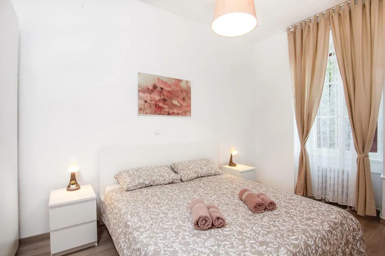 Apartment Kensi*** Pula 0*,