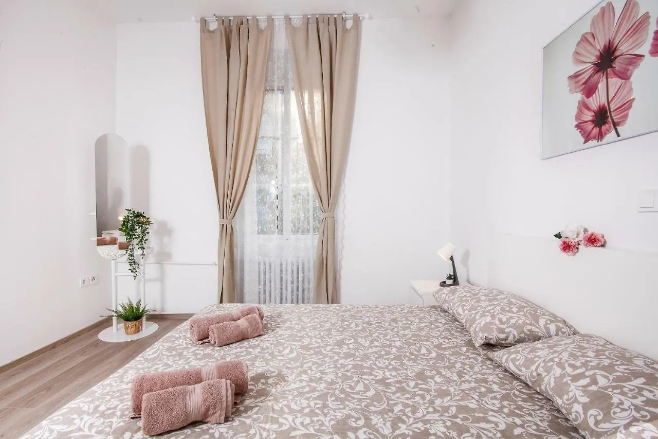 Apartment Kensi*** Pula